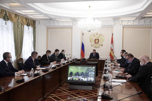 Алексей Текслер в режиме ВКС провел областное совещание с членами регионального правительства и главами муниципальных образований
