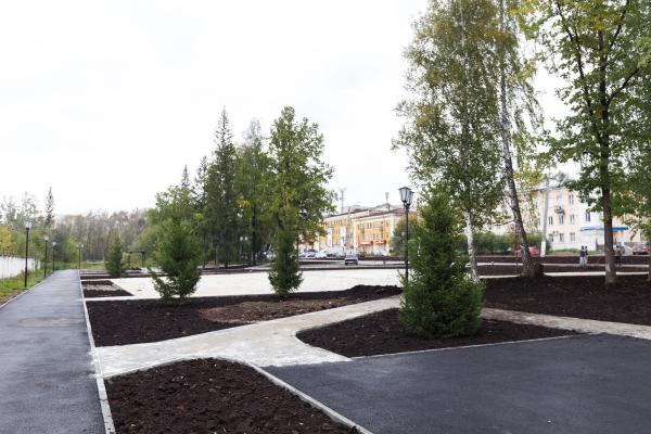 В Златоусте завершается обновление пространства вдоль улицы им. Максима Горького, средства на которое были выделены по решению губернатора Алексея Текслера