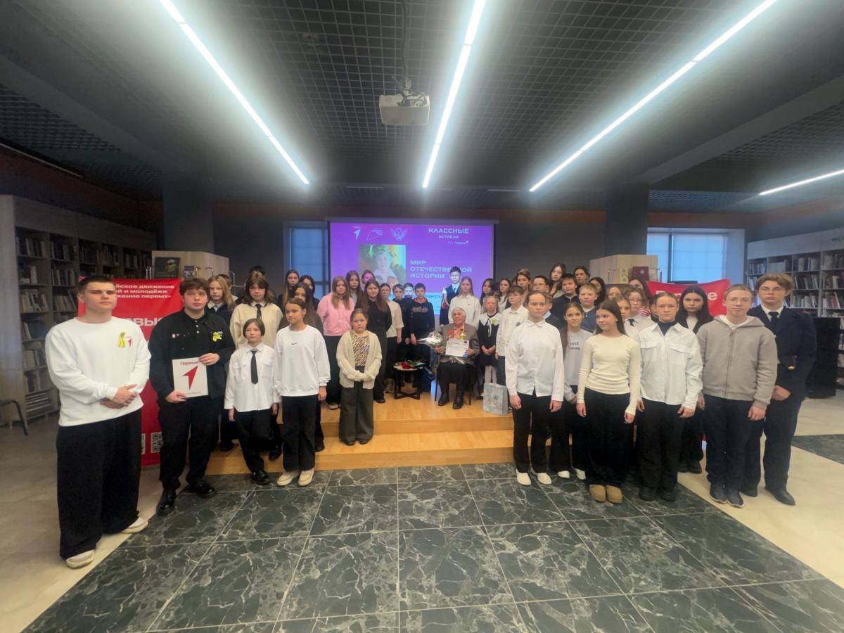В Златоусте в библиотеке «Окна», обновленной благодаря нацпроекту «Культура», состоялась «Классная встреча» Движения Первых В Златоусте в библиотеке «Окна», обновленной благодаря нацпроекту «Культура», состоялась «Классная встреча» Движения Первых