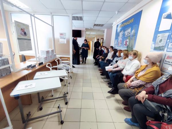 Златоустовская епархия передала отделению реабилитации инвалидов оборудование для маломобильных граждан