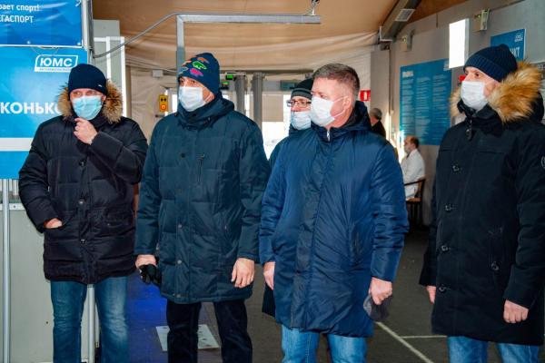 Южноуральская делегация с двухдневным рабочим визитом посетила спортивные объекты в Ханты-Мансийске