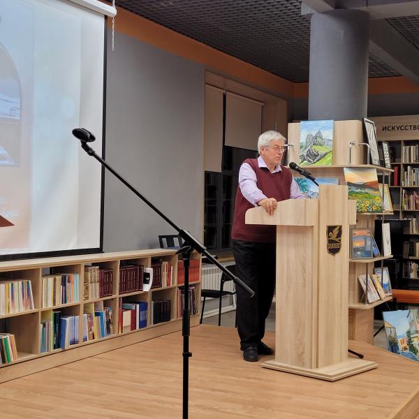 В златоустовской библиотеке «Окна» презентовали книгу нашего земляка