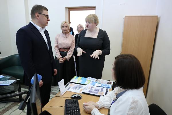 Губернатор Челябинской области Алексей Текслер посетил службу социальной поддержки для участников СВО и их семей