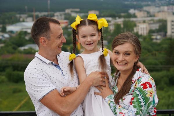 Семья из Златоуста вошла в число победителей регионального этапа всероссийского конкурса «Семья года» и получила право защищать честь области на федеральном уровне