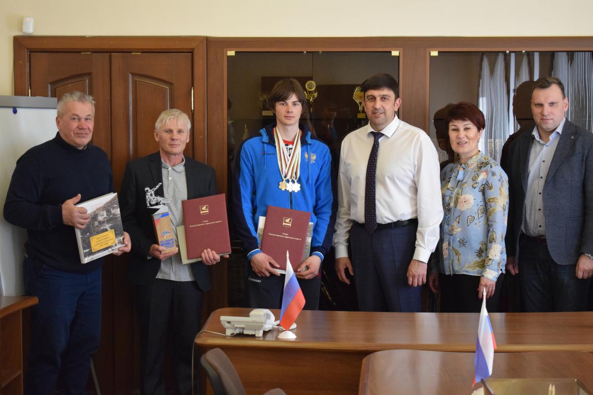 Максим Пекарский встретился с двукратным чемпионом мира по сноуборду