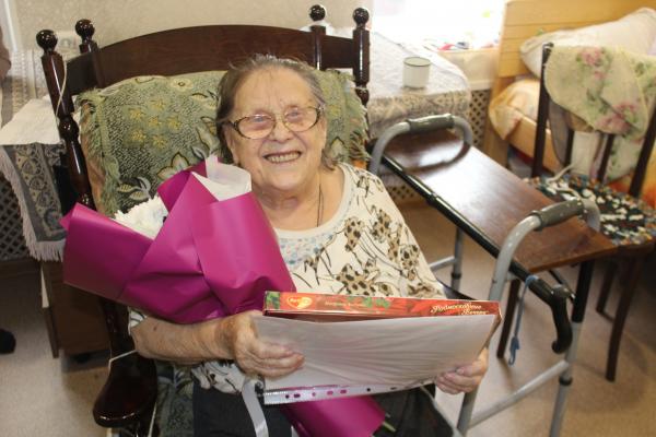 19 декабря свой 95-летний юбилей отметила жительница Златоуста, ветеран труда и труженица тыла Раиса Геннадьевна Васляева