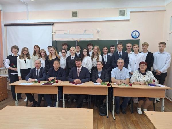 В школе № 4 Златоуста открылся губернаторский инженерный класс