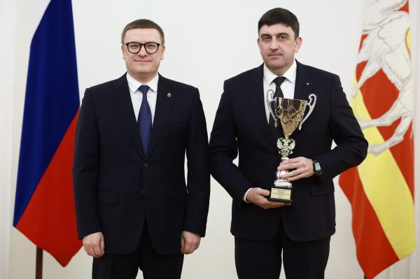 Глава округа Максим Пекарский и представители Златоуста получили награды от губернатора Алексея Текслера