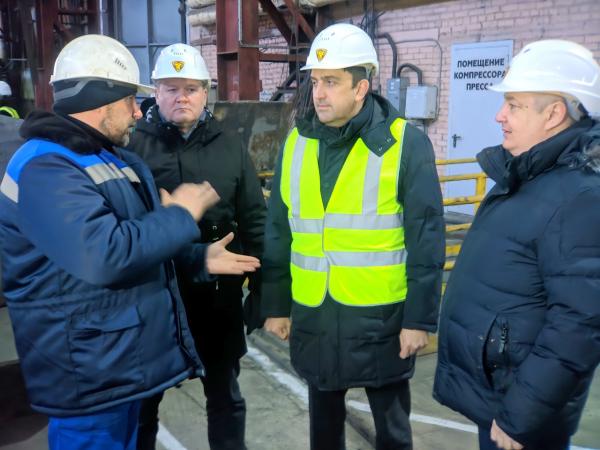 Максим Пекарский с рабочим визитом побывал на Златоустовском металлургическом заводе, который в этом году отметит свой 120-летний юбилей