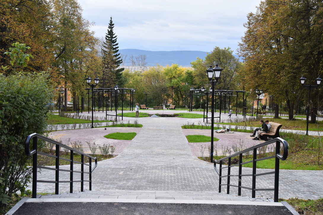 В Златоусте появилось новое благоустроенное место отдыха горожан